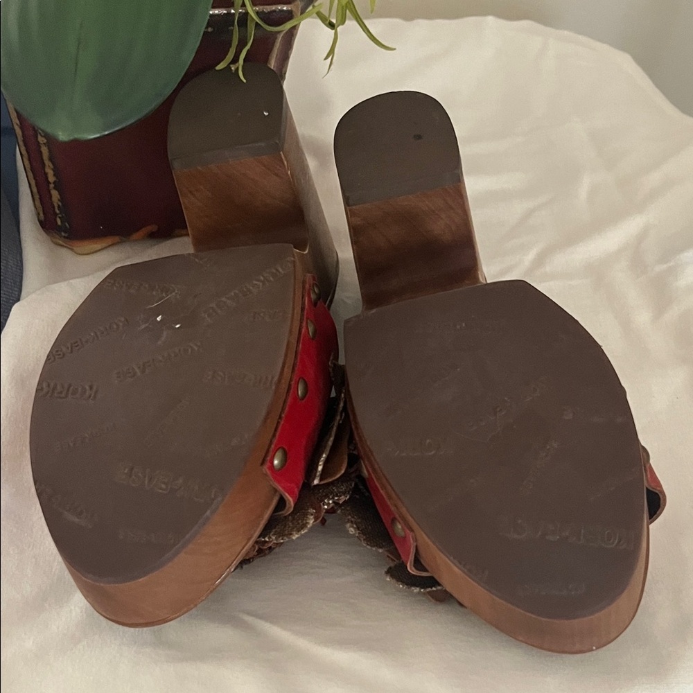 Kork Easy Sundance Heel Stylish Red Floral Women's Clogs - Picture 6 of 8